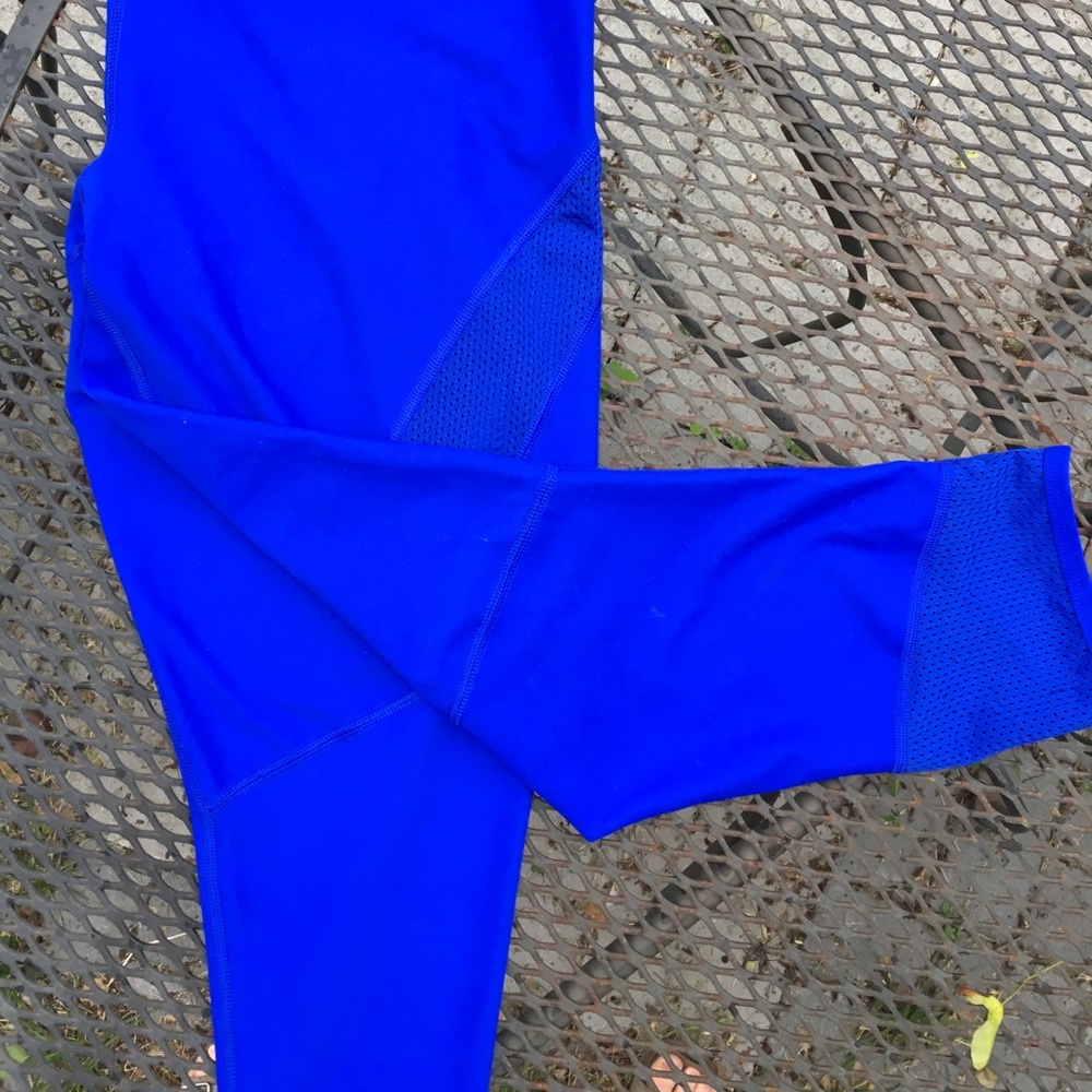 Electric blue high waisted cropped leggings